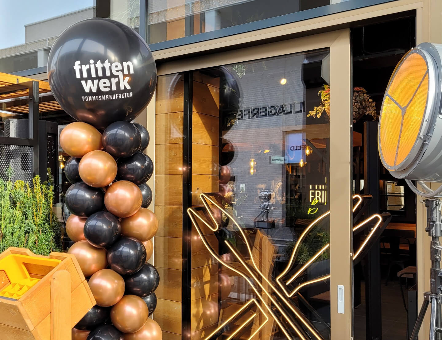 Ballonsäule am Eingang eines Restaurants